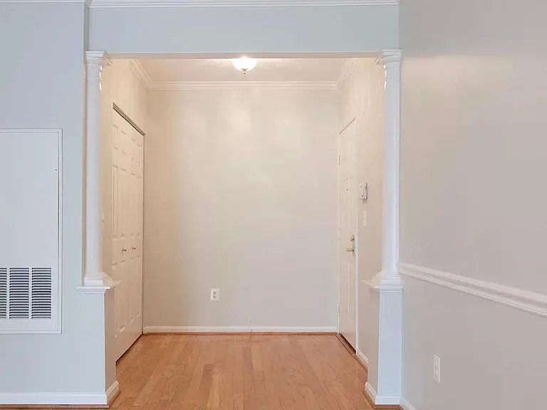 7000 Falls Reach Dr #102 — Photo 11