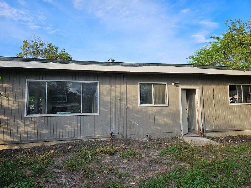 1st image of 4822 Castle Path Dr