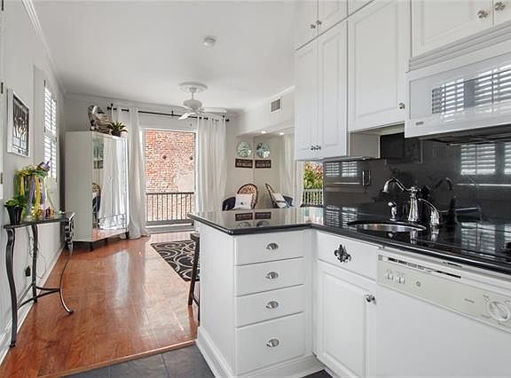 5th image of 1127 Dauphine St APT 201