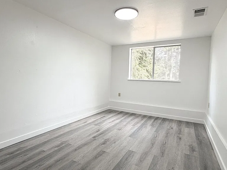 3510 NE Sunset Blvd #B — Photo 11