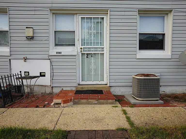 2747 Iverson St — Photo 18