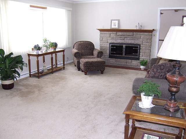 2nd image of 1306 Shady Ln