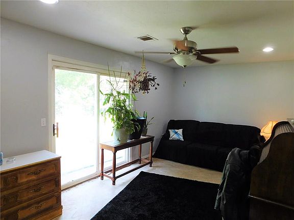 4th image of 700 Glenwood Dr