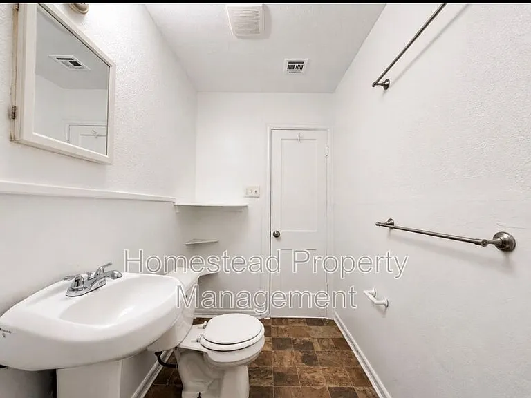 1709 N Page Ave — Photo 7