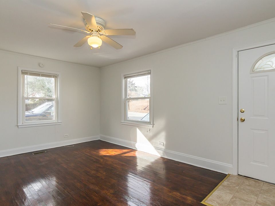 2nd image of 627 W Club Blvd