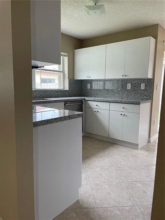 NW 12th St, Pembroke Pines — Photo 3