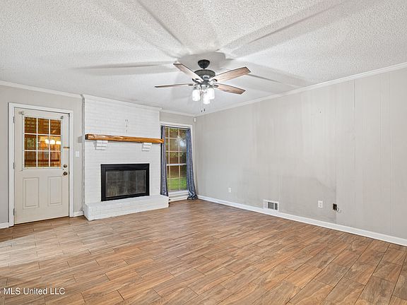 3rd image of 539 Lake Shore Dr N