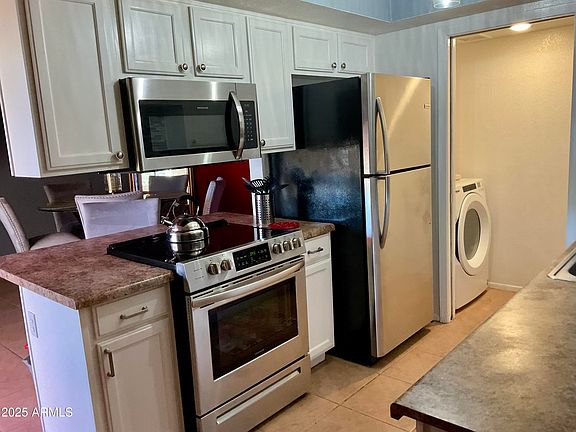 4th image of 8121 N 32ND Avenue