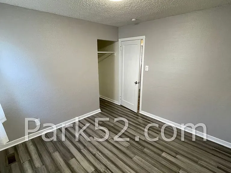 808 S Oxford St — Photo 16