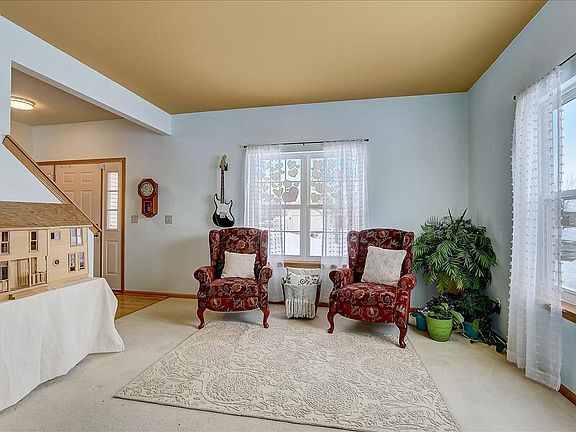 5th image of 363 Stonefield Dr
