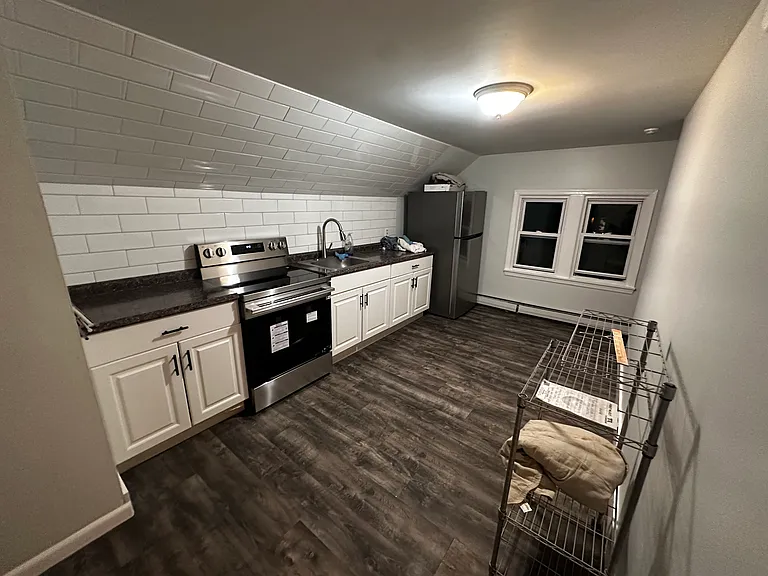 138 Warren St #3 — Photo 3