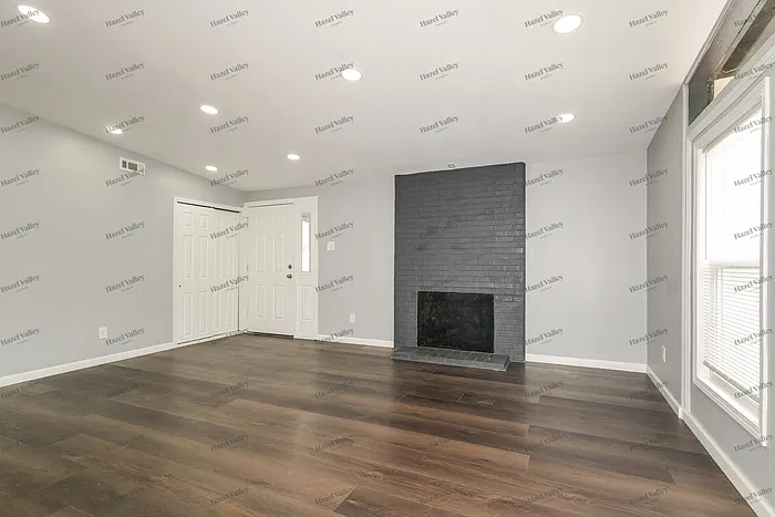 3 bed, 1.0 bath, 1148 sqft, $1,595 — Photo 4