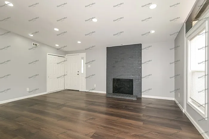 820 Saint Anthony Ln — Photo 4