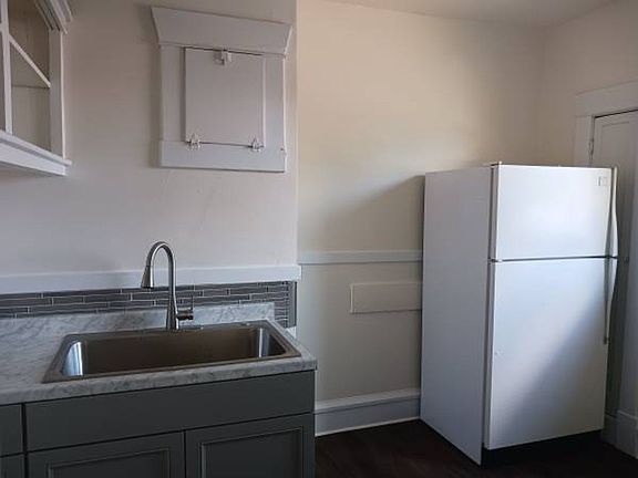 5th image of 133 N Market Blvd APT 5