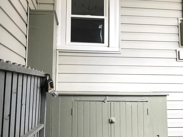 Small porch area at top of stairs