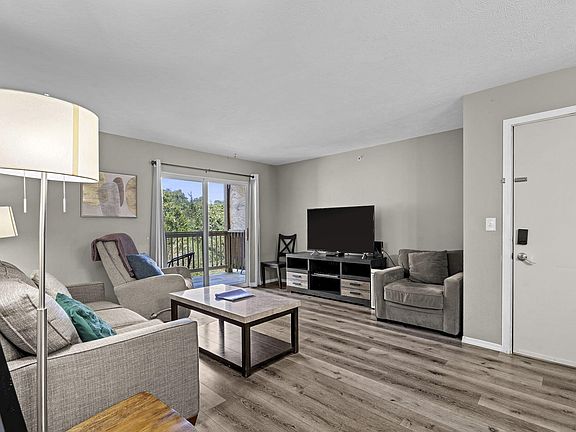 5th image of 2962 Vineyards Parkway ## 3