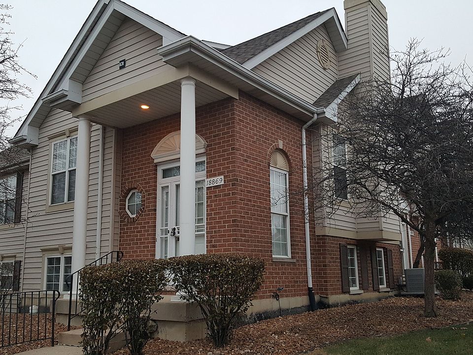 1st image of 18869 Vanderbilt Dr