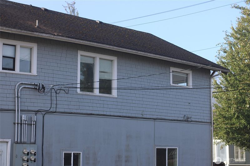 4th image of 626 Monroe St