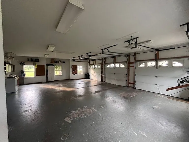 331 Lakeside Dr — Photo 9