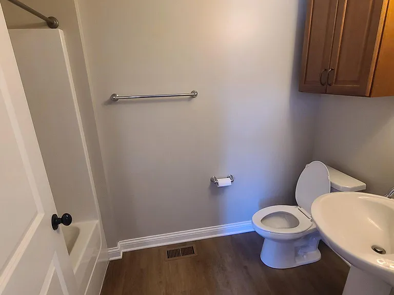 803 Belfast St — Photo 9