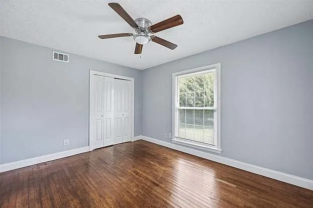 325 Paddy St — Photo 34