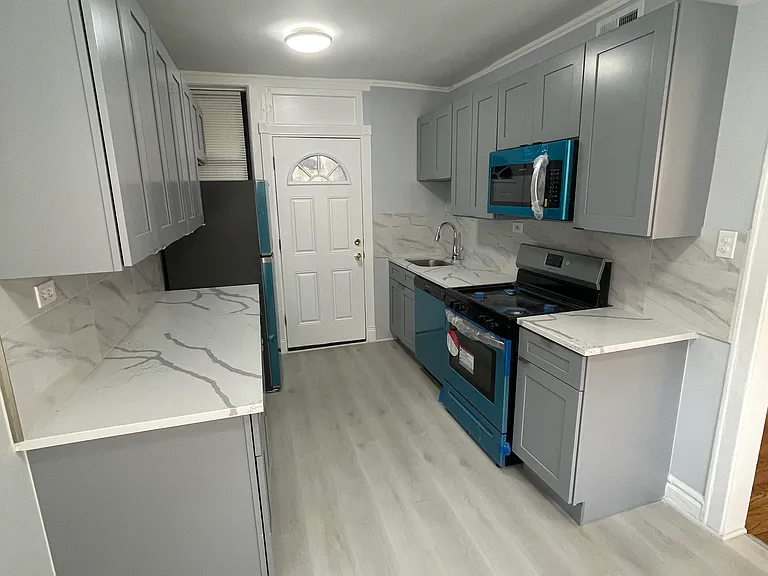 7329 N Honore St #2A — Photo 4