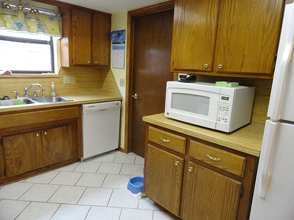 4th image of 1058 Dover Mansion