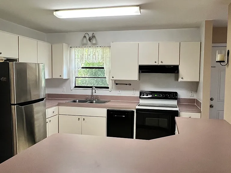 5480 Avenue B — Photo 2