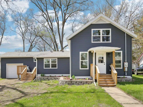 213 S Main St, Pardeeville, WI 53954