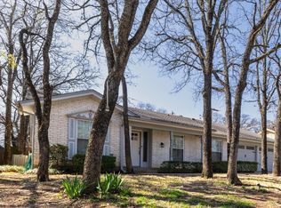 1013 Henson Dr, Hurst, TX 76053