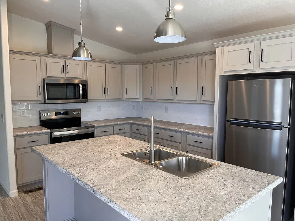 2 bed, 2.0 bath, 1179 sqft, $1,550 — Photo 2
