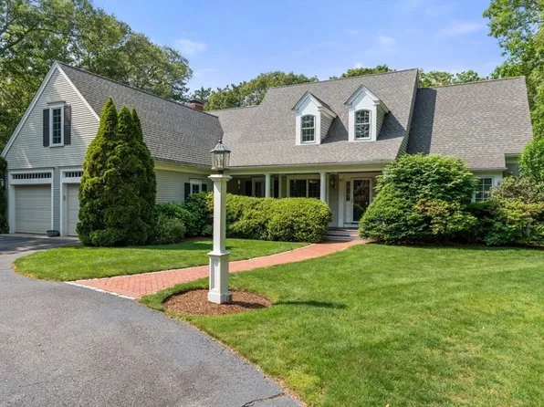 80 Flume Ave, Barnstable, MA 02630