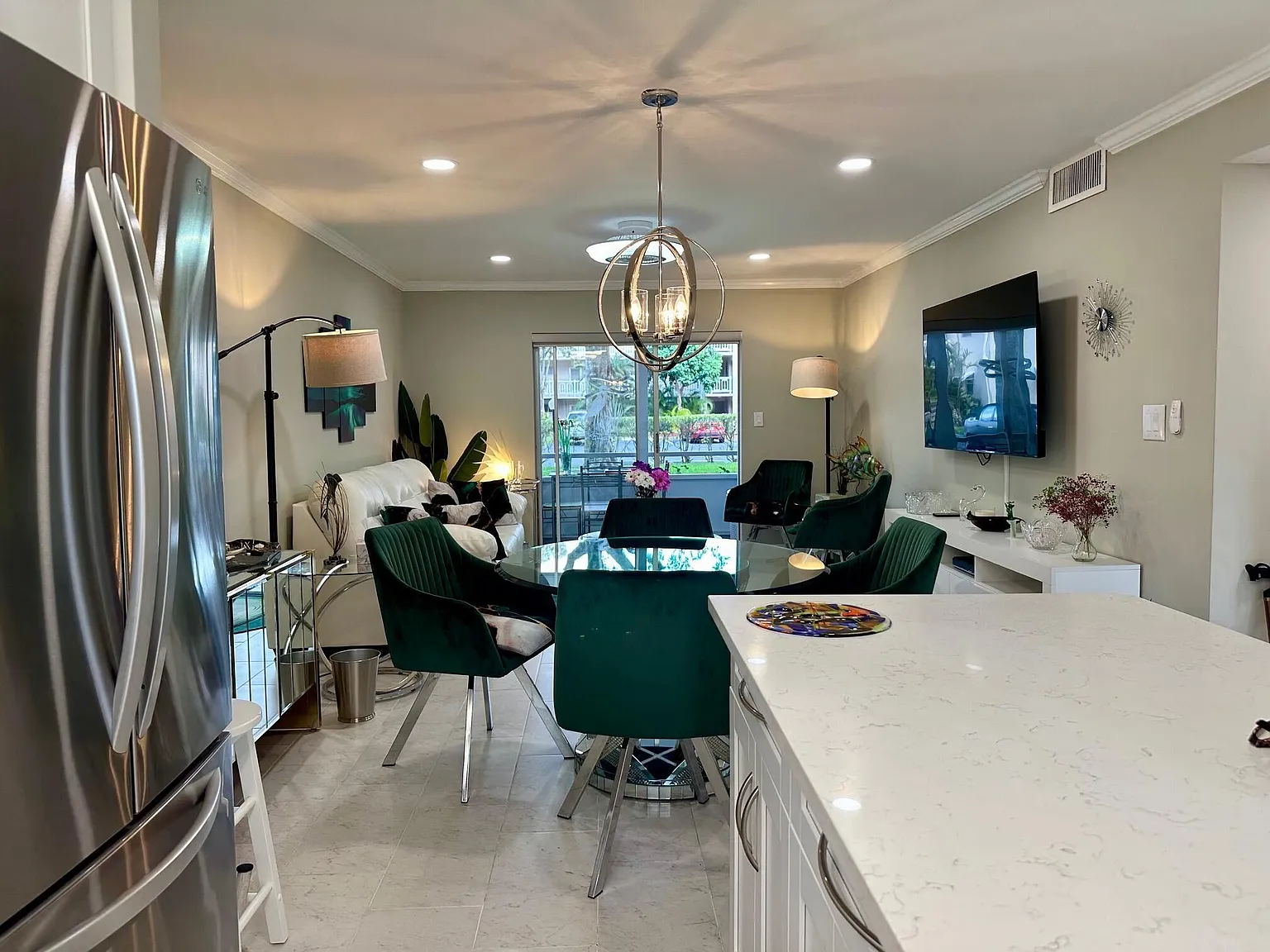 2721 Garden Dr N — Photo 4