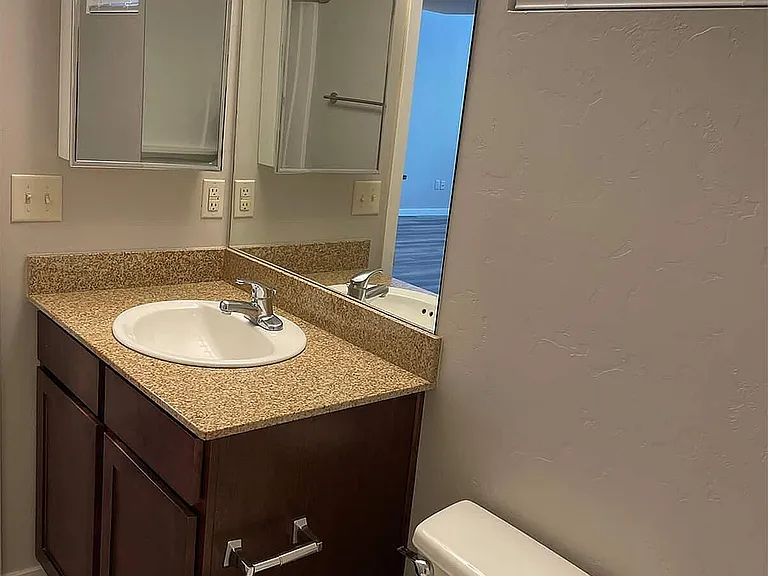 1 Bed 1 Bath Upstairs