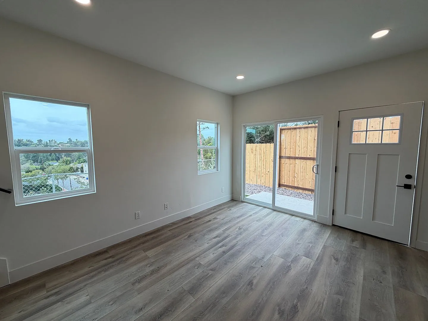 Brand New (2026)!! 4 Bed / 2 Bath Home On Catoctin (Near Campus) — Photo 2