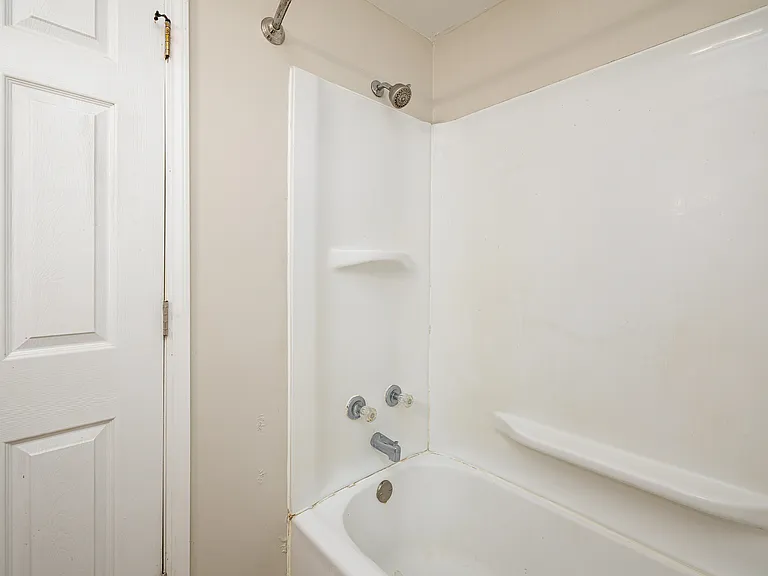 251 Sheffield Dr — Photo 4