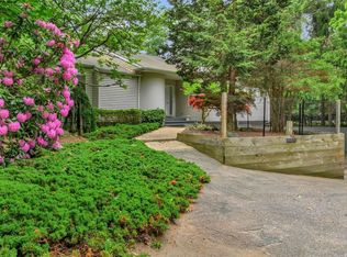 20 Scrub Oak Rd, Quogue, NY 11959