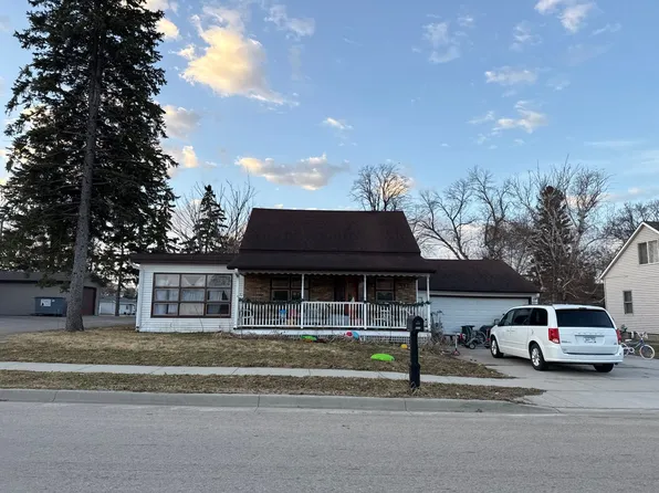 111 1st St SW, Dodge Center, MN 55927