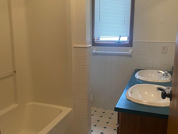 4th image of 242 Palmdale Dr