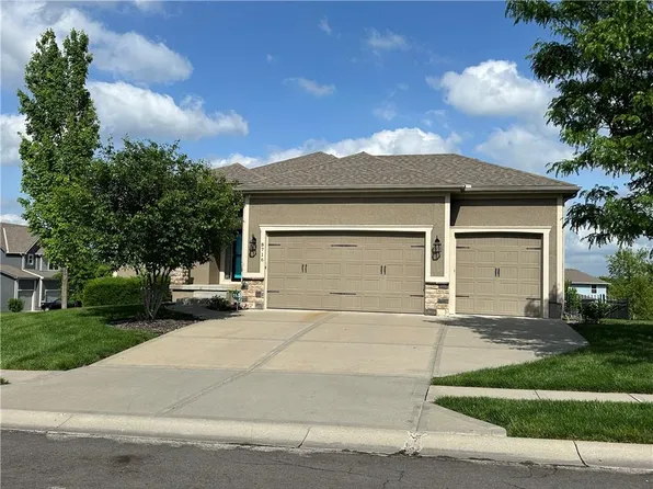 8716 SW 6th St, Lees Summit, MO 64064