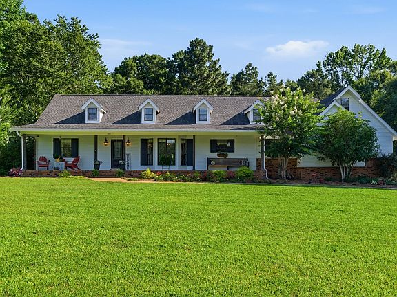 3rd image of 105 Country Park Dr