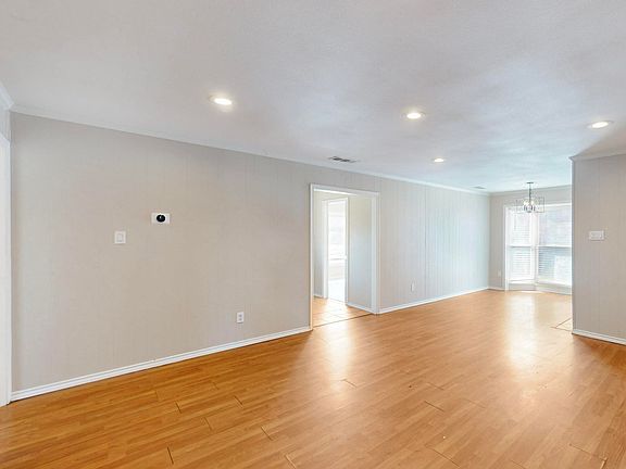 5th image of 1505 Douglas Dr