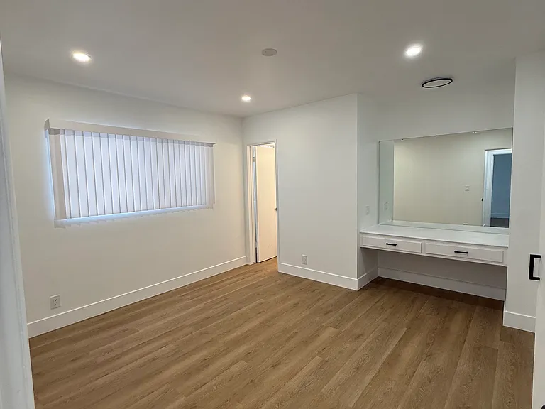 14254 Burbank Blvd #8 — Photo 7