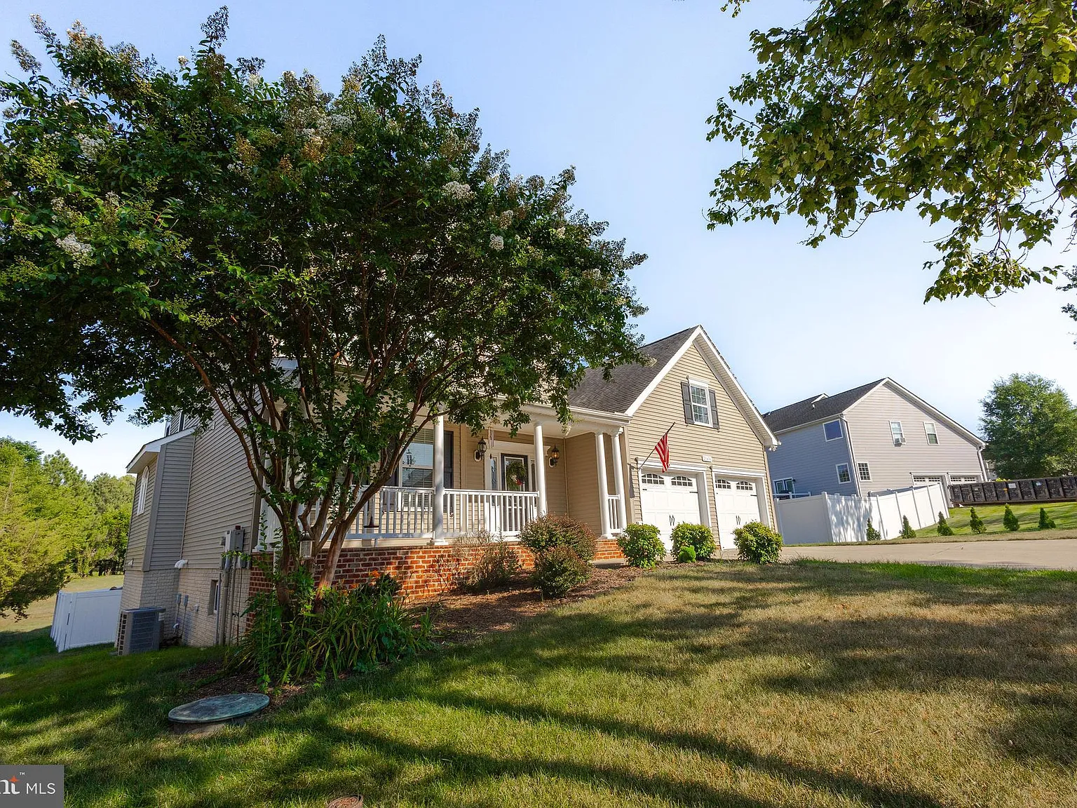 4 bed, 2.5 bath, 4836 sqft, $4,000 — Photo 3