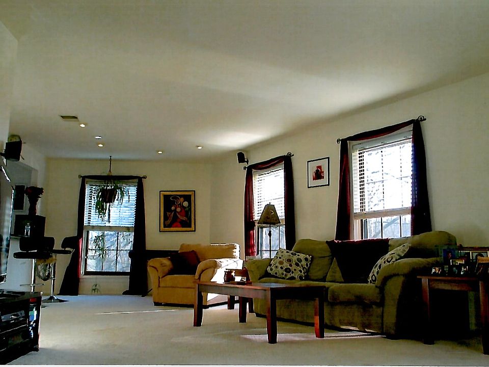 1st image of 181 Long Hill Rd APT 8-10