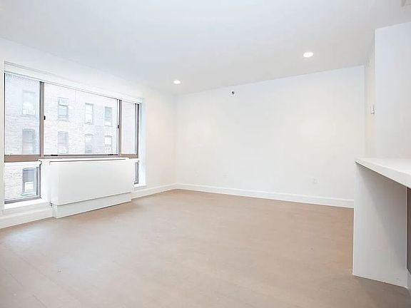 5th image of 311 W 50th St APT 5N
