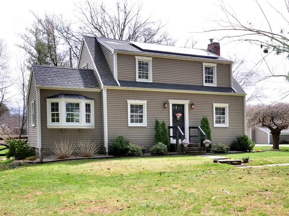 28 North Grand Street, Suffield, CT 06093