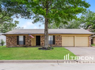 145 NW Suzanne Ter, Burleson, TX 76028