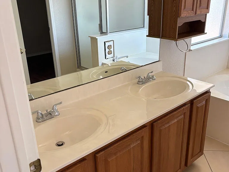 1403 Haley Gray Dr — Photo 21
