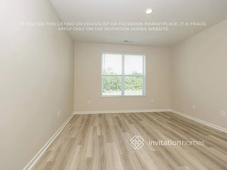 1016 Legacy Ct — Photo 4